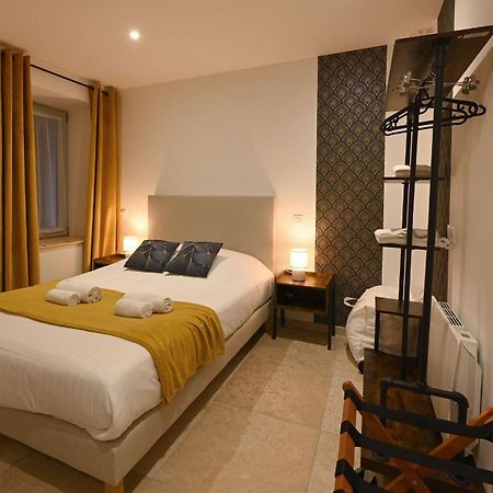 Hotel De La Croisee Poncin Екстериор снимка