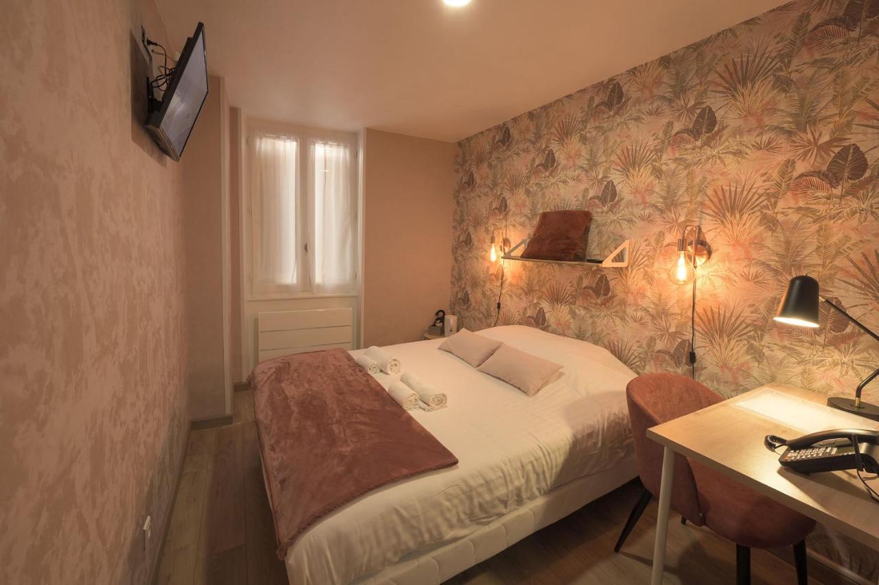 Hotel De La Croisee Poncin Екстериор снимка