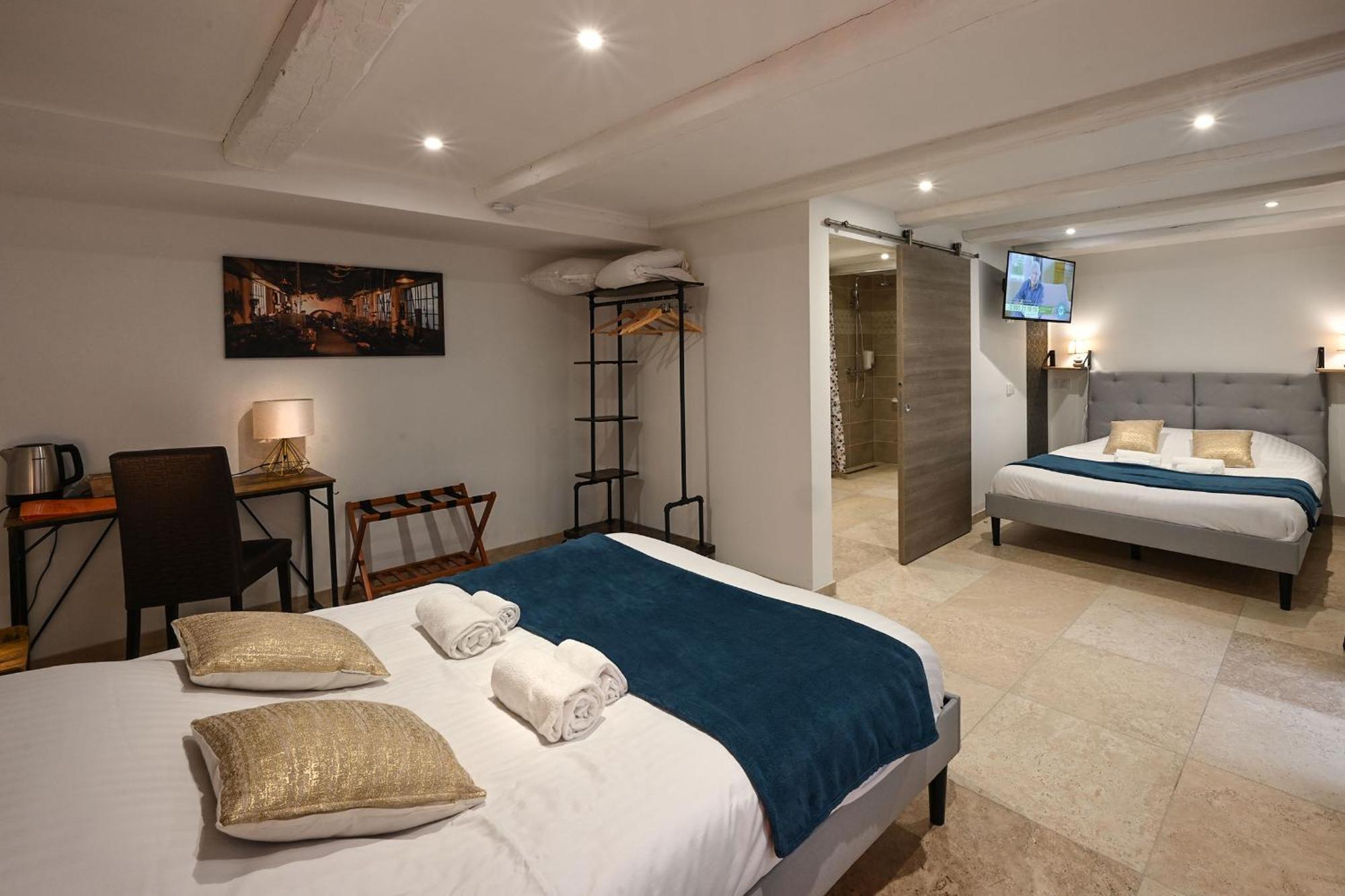 Hotel De La Croisee Poncin Екстериор снимка