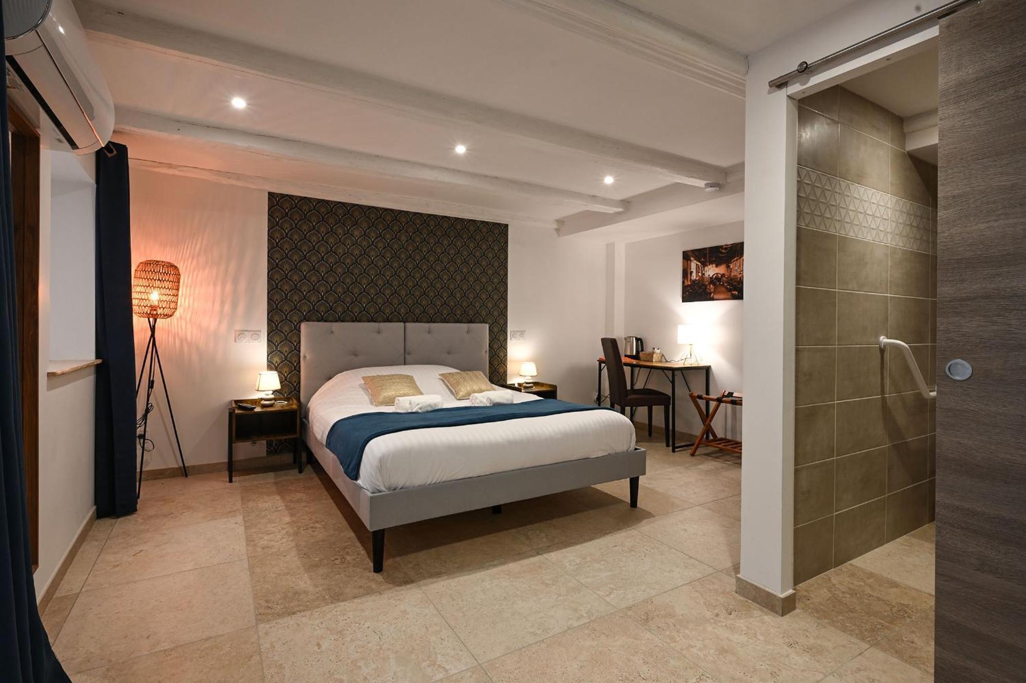 Hotel De La Croisee Poncin Екстериор снимка