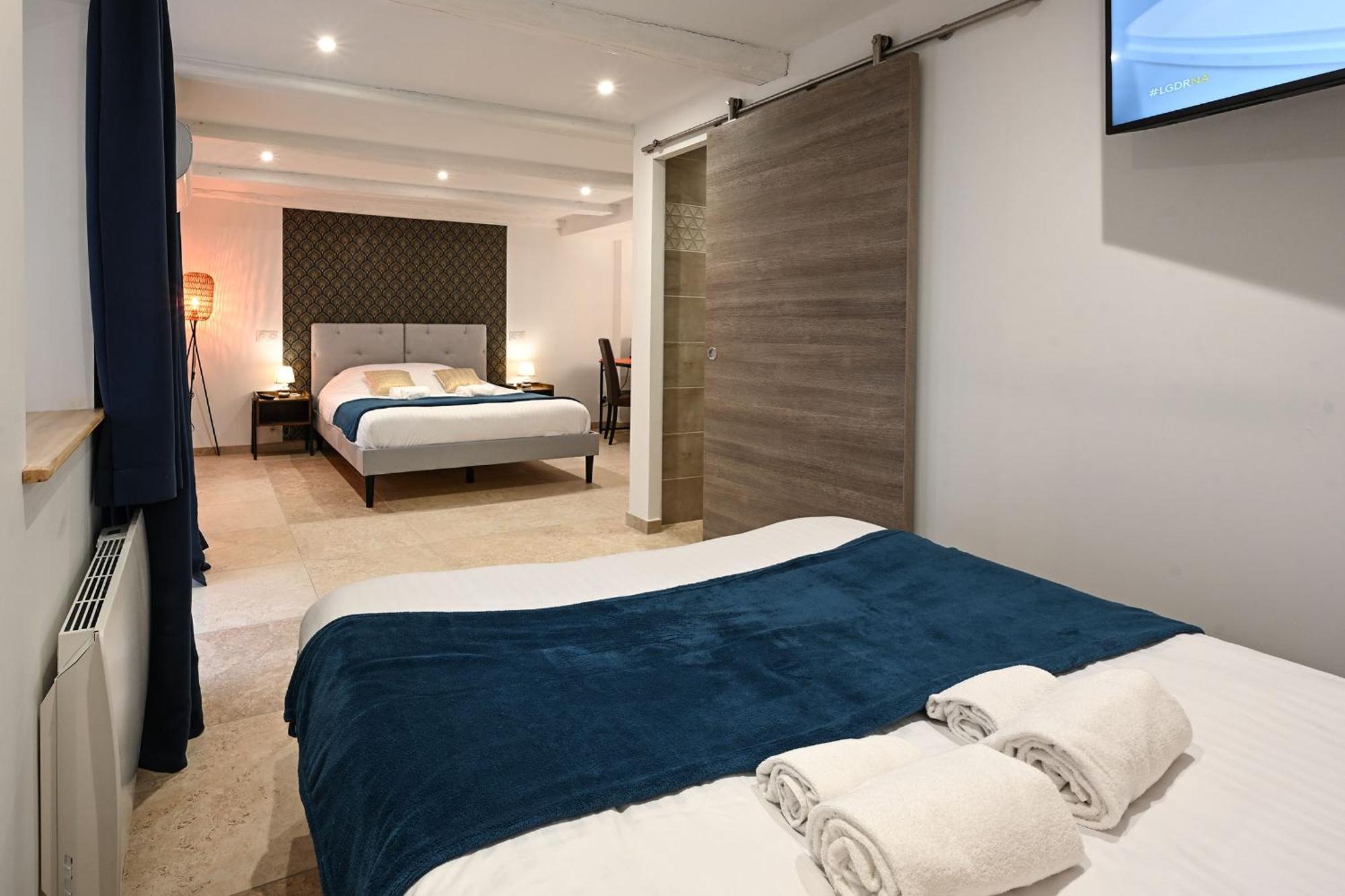 Hotel De La Croisee Poncin Екстериор снимка